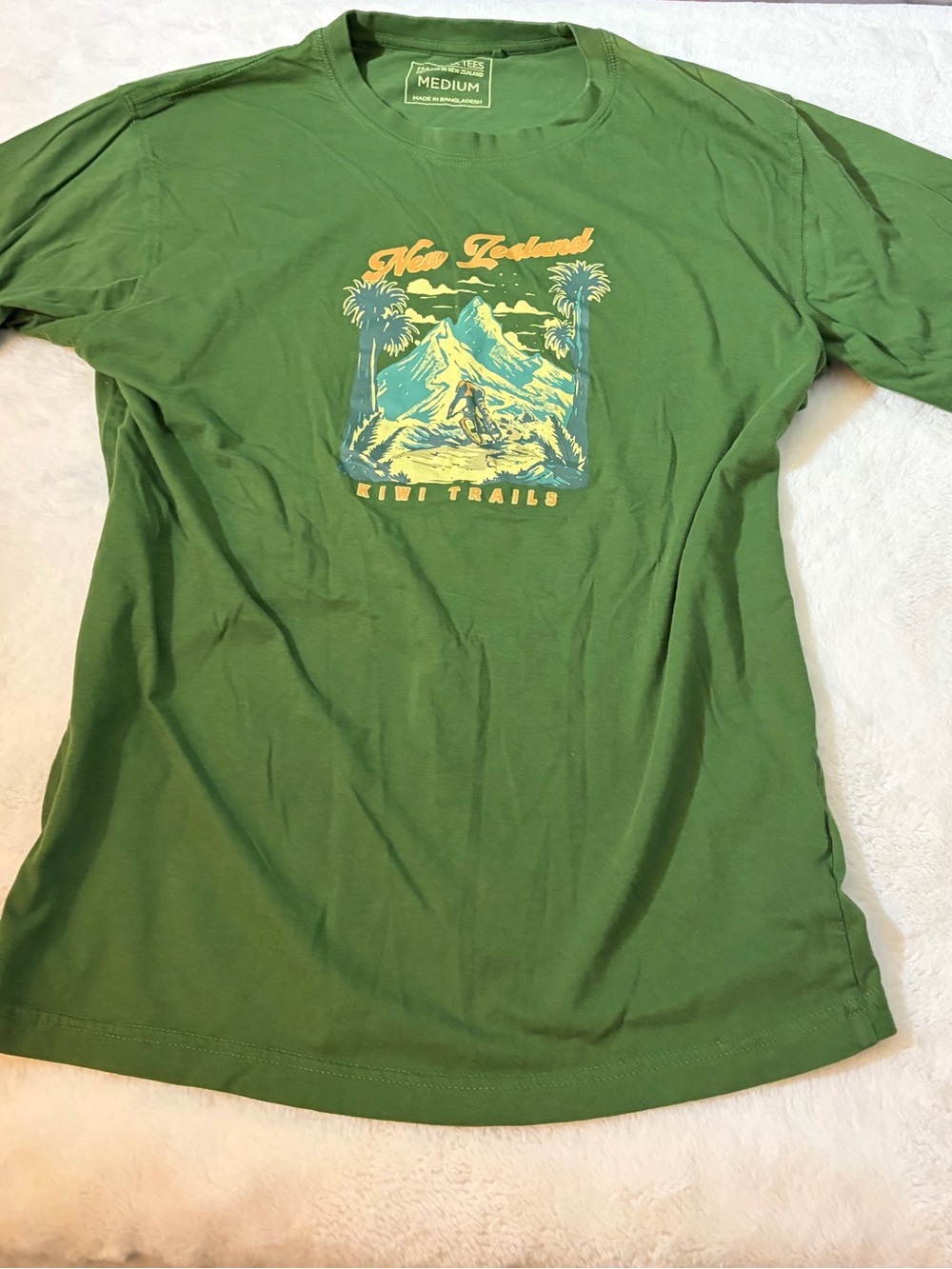 Kiwi Trails Graphic Tee - Medium Green
